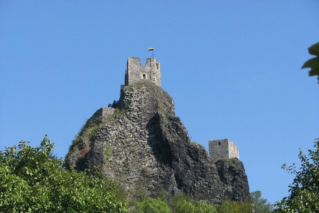 Hrad Trosky a Prachovské skály