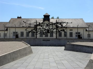 Památník koncentračního tábora Dachau a město Mnichov